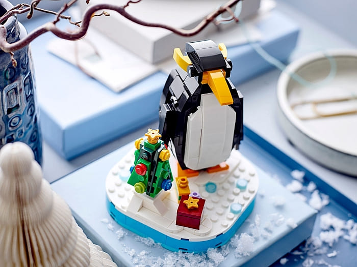 40498 LEGO Seasonal Penguin 2