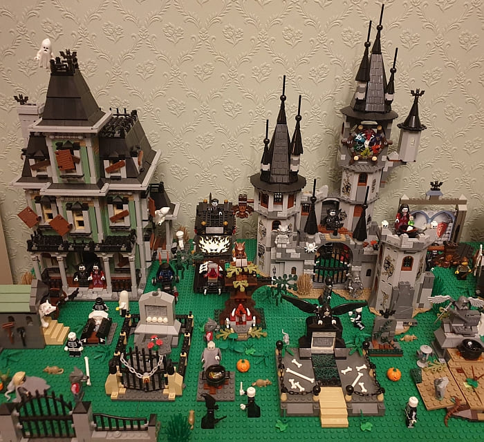 LEGO Halloween Village 6