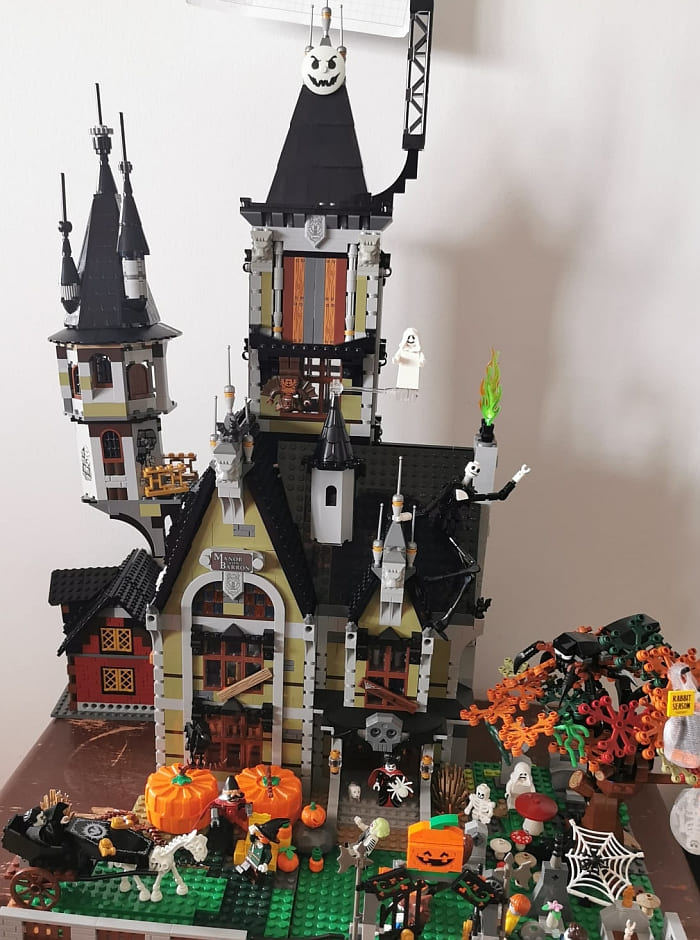 LEGO Halloween Village 9