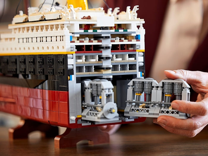 10294 LEGO Titanic Review 3
