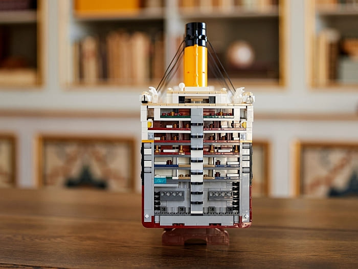 10294 LEGO Titanic Review 6