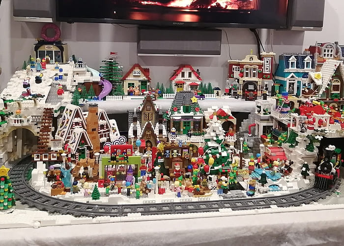 LEGO Winter Village Facebook Group 10
