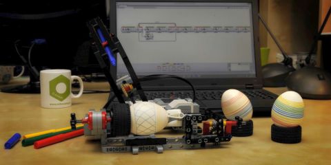 LEGO Mindstorms Easter Egg Decorator