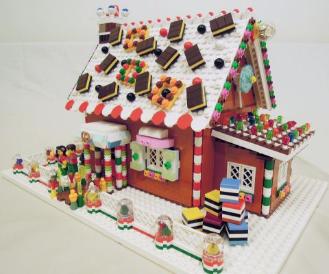 LEGO Gingerbread House by registeredotter