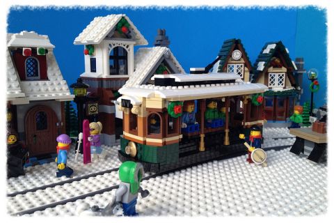 LEGO Winter Village Tram by Miro 10