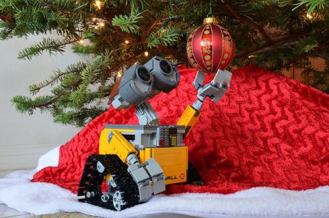 LEGO WALL-E Christmas 3 by Okay Yaramanoglu