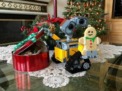 LEGO WALL-E Christmas by Okay Yaramanoglu