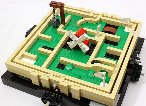 LEGO Ideas Maze Mini Golf