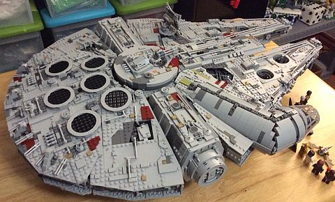 Building LEGO Star Wars UCS Falcon