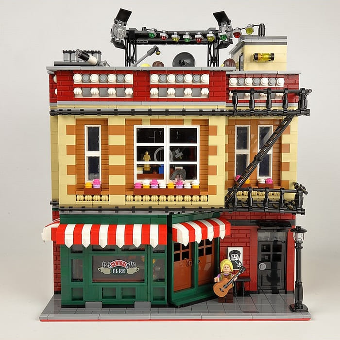 LEGO FRIENDS CENTRAL PERK 21319 ☕ vs FRIEND APARTMENT MODULAR BUILDING