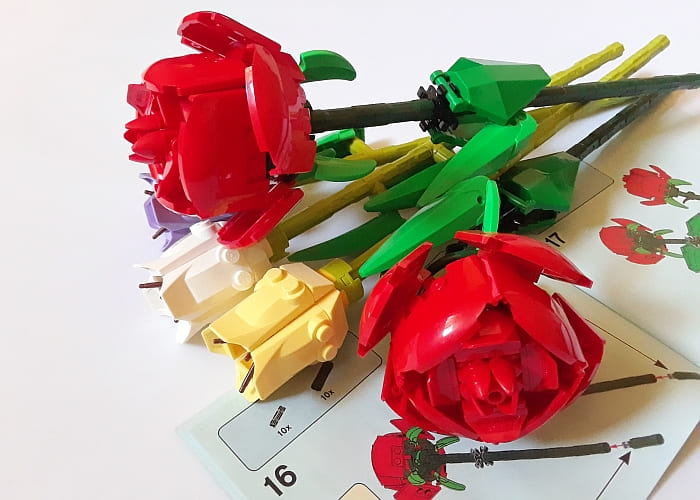 I built the Lego roses #40460 : r/lego