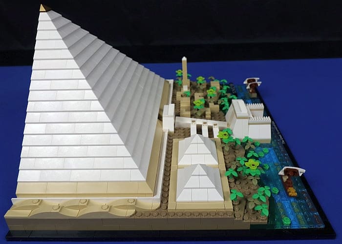 My LEGO Pyramid set came with a ray - Beyond the Brick