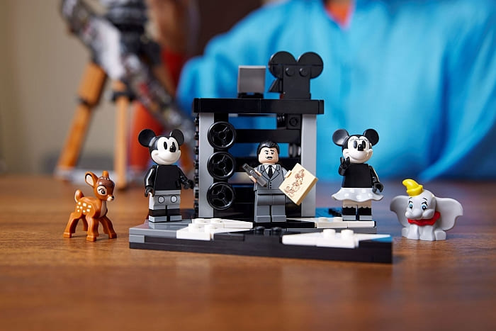 How To Build A Working Lego Movie Camera - with Spinning Film Reels! 